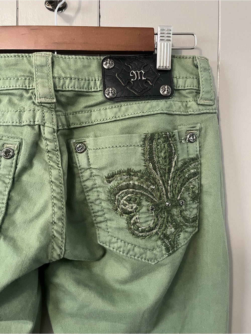 Miss Me Skinny Jeans Pine Green Fleur De Lis Embroidered Pocket Size 31 Pine
